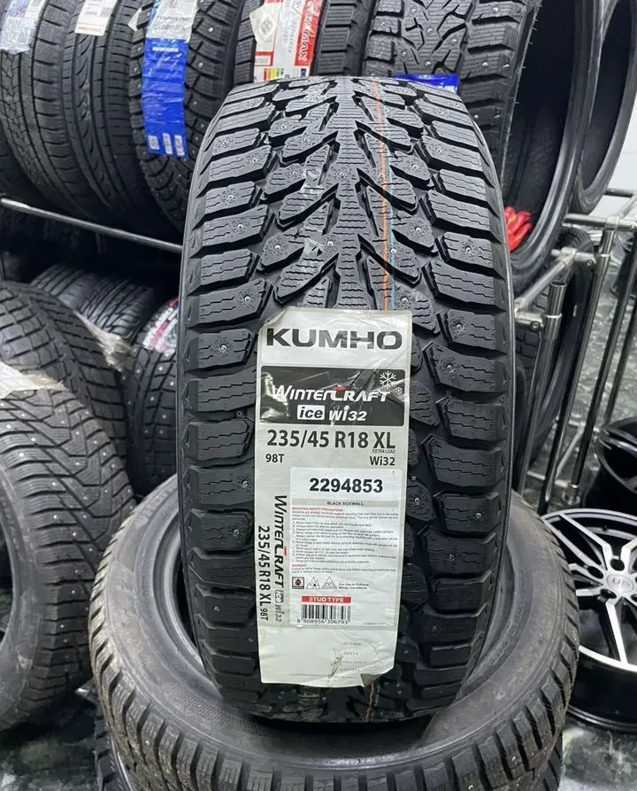 Kumho WinterCraft Ice Wi32 235/45 R18 98T
